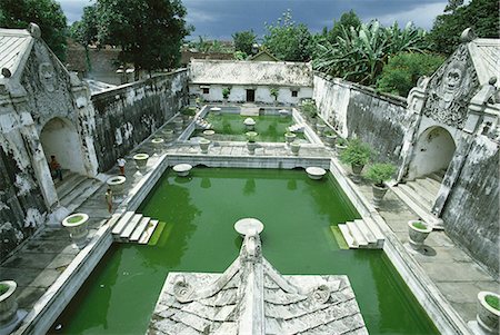 simsearch:841-03033826,k - Swimming pools where the court princesses would bathe, at Taman Sari, the Water Castle, a vast pleasure palace built in 1761 by Sultan Hamengku Buwono I, Yogyakarta, Central Java, Indonesia, Asia Stock Photo - Rights-Managed, Code: 841-03067391