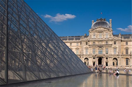 simsearch:841-02710261,k - Musee du Louvre and Pei Pyramid, Paris, France, Europe Stock Photo - Rights-Managed, Code: 841-03060322