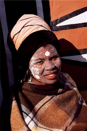 simsearch:841-02707258,k - Portrait of a woman with facial decoration, Cultural Village, Johannesburg, South Africa, Africa Foto de stock - Con derechos protegidos, Código: 841-03060768