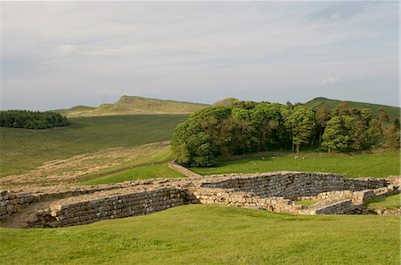 simsearch:841-03063991,k - Roman Wall at Housesteads Fort looking east to Sewing Shields Crags, Hadrian's Wall, UNESCO World Heritage Site, Northumberland, England, United Kingdom, Europe Stock Photo - Rights-Managed, Code: 841-03061014