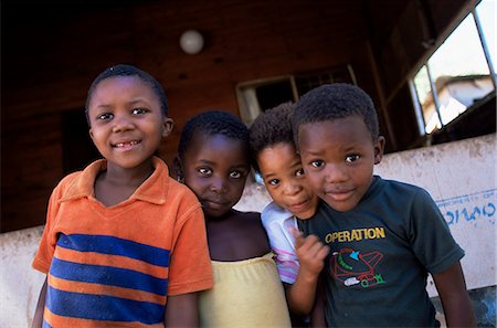 simsearch:841-02707258,k - Young children at the Cape Flats, Cape Town, South Africa, Africa Foto de stock - Con derechos protegidos, Código: 841-03061710