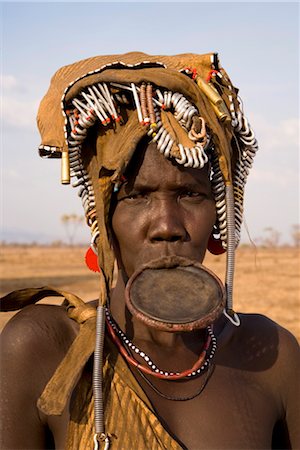Portrait of a Mursi woman with clay lip plate, Mursi Hills, Mago National Park, Lower Omo Valley, Ethiopia, Africa Stock Photo - Rights-Managed, Code: 841-03505107