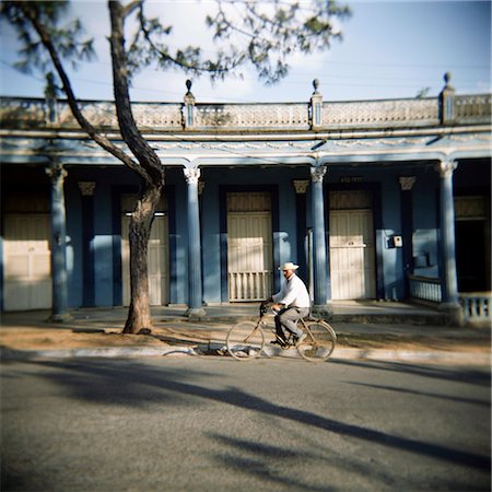 simsearch:841-02918048,k - Scène de rue avec un homme sur bicyclette, Viñales, Cuba, Antilles, l'Amérique centrale Photographie de stock - Rights-Managed, Code: 841-03505219