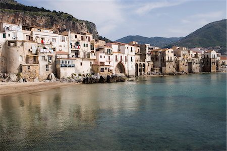 simsearch:841-03063374,k - Fishermens houses overlooking the harbour, Cefalu, Sicily, Italy, Europe Foto de stock - Con derechos protegidos, Código: 841-03502524