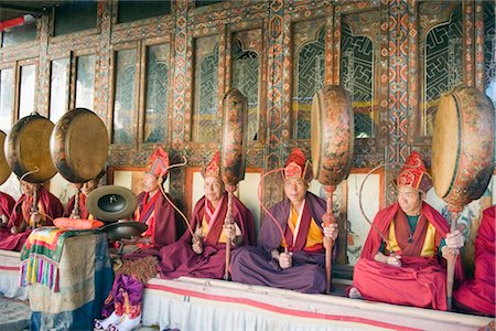simsearch:841-05845843,k - Monks playing drums at a Tsechu (festiva), Gangtey Gompa (Monastery), Phobjikha Valley, Bhutan, Asia Stock Photo - Rights-Managed, Code: 841-03517359
