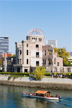 simsearch:622-06398585,k - Dôme de la bombe atomique, l'UNESCO patrimoine de l'humanité et bateau sur Aioi, préfecture de Hiroshima, Hiroshima, la rivière, Japon, Asie Photographie de stock - Rights-Managed, Code: 841-03517509