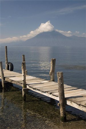simsearch:862-07495921,k - A jetty in Panajachel, San Pedro Volcano in the background, Lake Atitlan, Guatemala, Central America Foto de stock - Con derechos protegidos, Código: 841-03675320