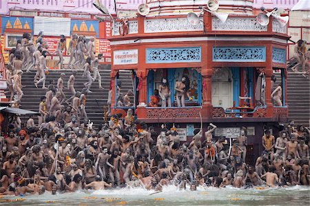 Sadhus à un bain royal (Sahi Snan) au cours de Kumbh Mela Haridwar, Uttar Pradesh, Inde, Asie Photographie de stock - Rights-Managed, Code: 841-03675998