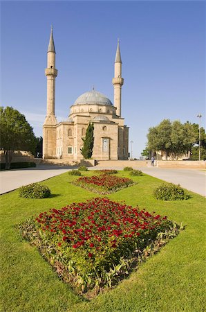 simsearch:841-03676615,k - Saidlar Xiyabani, a little Turkish style mosque overlooking Baku, Azerbaijan, Central Asia, Asia Stock Photo - Rights-Managed, Code: 841-03676608