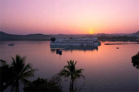 purple scenic - The Lake Palace Hotel on Lake Pichola at sunset, Udaipur, Rajasthan, India, Asia Stock Photo - Rights-Managed, Code: 841-03672197