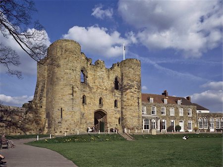 simsearch:841-07202520,k - The keep and inner courtyard of Tonbridge Castle, Tonbridge, Kent, England, United Kingdom, Europe Stock Photo - Rights-Managed, Code: 841-03672269