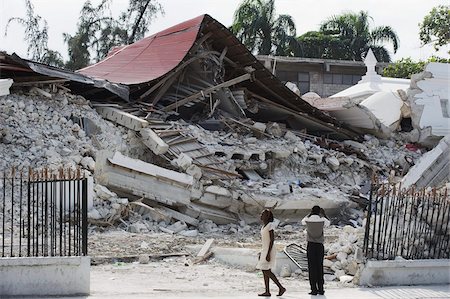 damaged - January 2010 earthquake damage, downtown, Port au Prince, Haiti, West Indies, Caribbean, Central America Foto de stock - Con derechos protegidos, Código: 841-03672780