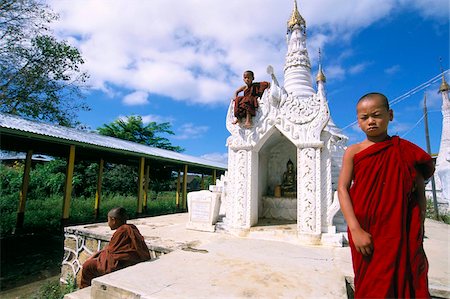 simsearch:841-02946644,k - Young Buddhist monks at Ywama monastery, Ywama, Inle Lake, Shan State, Myanmar (Burma), Asia Stock Photo - Rights-Managed, Code: 841-03673141