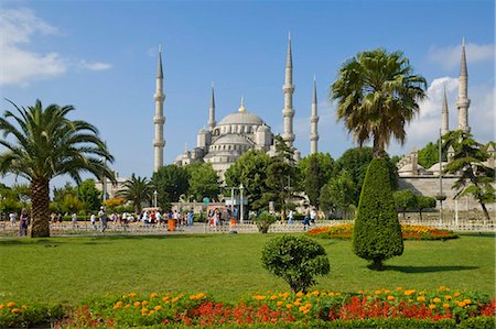 simsearch:841-03067143,k - The Blue Mosque (Sultan Ahmet Camii) with domes and six minarets, Sultanahmet, central Istanbul, Turkey, Europe Stock Photo - Rights-Managed, Code: 841-03868224