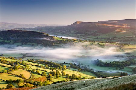 Rolling countryside in the Usk Valley, Brecon Beacons National Park, Powys, Wales, United Kingdom, Europe Foto de stock - Con derechos protegidos, Código: 841-03869907