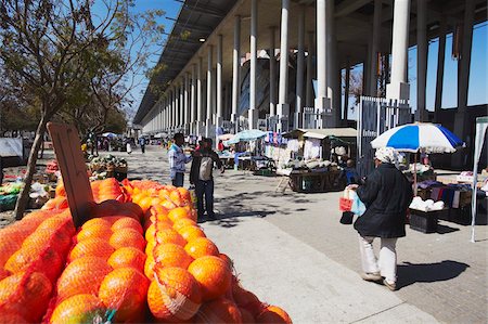 people in johannesburg - Market in Walter Sisulu Square, Soweto, Johannesburg, Gauteng, South Africa, Africa Foto de stock - Con derechos protegidos, Código: 841-03870063