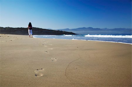 simsearch:859-07284165,k - Woman walking on beach, Plettenberg Bay, Western Cape, South Africa, Africa Stock Photo - Rights-Managed, Code: 841-03870164