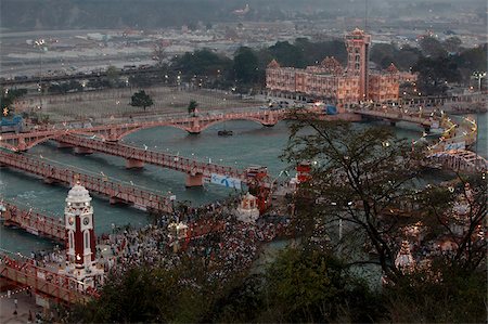 placing - Soirée lumière au Kumbh Mela Haridwar, Uttarakhand, Inde, Asie Photographie de stock - Rights-Managed, Code: 841-03870693