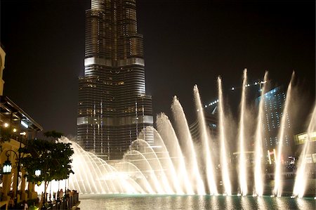 fountain - Vue sur la tour Burj Khalifa de nuit, Dubai, Émirats Arabes Unis, Moyen-Orient Photographie de stock - Rights-Managed, Code: 841-03870810