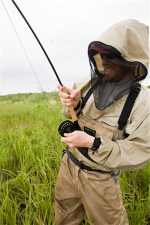 simsearch:854-02954953,k - Fly fisherman portant des poissons de protection contre les moustiques pour le saumon sur la rivière Mulchatna dans la région de la baie de Bristol, sud-ouest de l'Alaska, l'été Photographie de stock - Rights-Managed, Code: 854-05974414