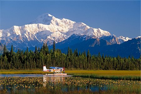 Men on Floatplane AK Range Pond Spin Fishing Summer AK Mt McKinley Southside Southcentral Foto de stock - Con derechos protegidos, Código: 854-02955647