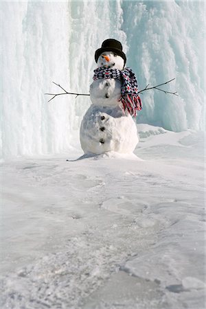 simsearch:854-02956132,k - Snowman in front of frozen waterfall along Parks Highway Interior Alaska Winter Foto de stock - Con derechos protegidos, Código: 854-02956130