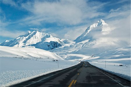 street mountain - View of the Haines Highway, or Haines Cut-Off, at the base of the Alsek Range in Tatshenshini-Alsek Wilderness Provincial Park, British Columbia, Canada, Winter Stock Photo - Rights-Managed, Code: 854-03646444