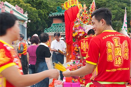 simsearch:855-06313357,k - Worshippers worshipping at the Tin Hau temple during the Tin Hau festival, Joss House Bay, Hong Kong Stock Photo - Rights-Managed, Code: 855-06022497