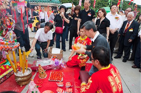 simsearch:855-06313357,k - Worshippers worshipping at the Tin Hau temple during the Tin Hau festival, Joss House Bay, Hong Kong Stock Photo - Rights-Managed, Code: 855-06022493