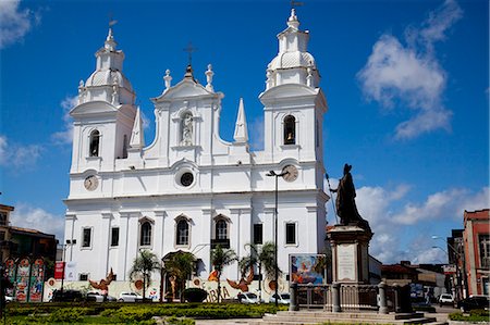 salvador - A white church at Petros Square, Salvador, Bahia, Brazil Foto de stock - Con derechos protegidos, Código: 855-06313162