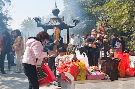 simsearch:855-06313356,k - Worshippers offering at Po Lin Monastery, Lantau Island, Hong Kong Stock Photo - Rights-Managed, Code: 855-06313712