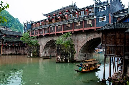 stilt house - Tuo River and the roof covered bridge at Phoenix old town, Zhangjiazie, Hunan, China Stock Photo - Rights-Managed, Code: 855-06338793