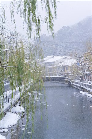 river in honshu - Snow on Otani river, Kinosaki Onsens (Hot springs) in winter. Kinosaki Hyogo Prefecture, Kansai, Japan Stock Photo - Rights-Managed, Code: 855-08420918