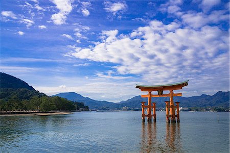 Itsukushima Shrine Torii floating at high tide, Itsukushima shrine, Miyajima, Hatsukaichi city, Hiroshima Prefecture, Japan Stock Photo - Rights-Managed, Code: 855-08781655