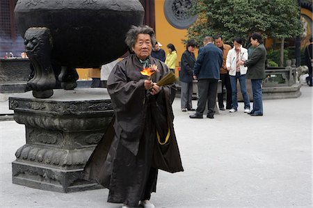 Worshipper burning the incense at Lonhua Temple, Shanghai Stock Photo - Rights-Managed, Code: 855-02988348