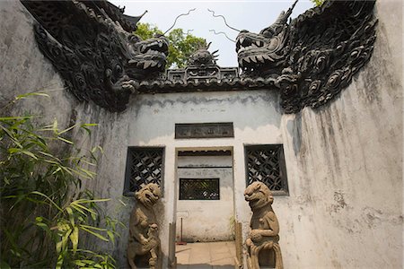 Tête de dragon, partie du décor de toit au jardin Yu, Shanghai, Chine Photographie de stock - Rights-Managed, Code: 855-03024851