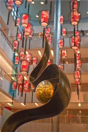 simsearch:855-03025107,k - Modern sculpture and lantern decorations in the Paragon department store,Orchard Road,Singapore Foto de stock - Con derechos protegidos, Código: 855-03025115