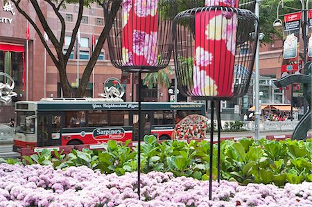 simsearch:855-03025107,k - Modern sculpture and lantern decorations at the front of Paragon department store,Orchard Road,Singapore Foto de stock - Con derechos protegidos, Código: 855-03025121