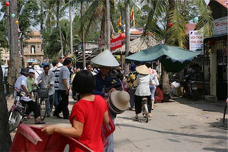 simsearch:855-03021954,k - People crowded outside Chua Ba Thien Hau,Ho Chi Minh City,Vietnam Stock Photo - Rights-Managed, Code: 855-03021970