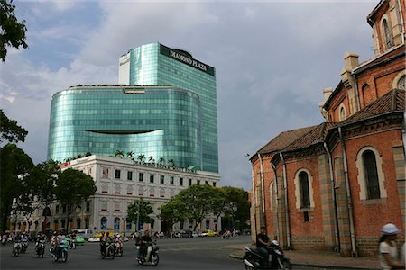 simsearch:855-03025107,k - Diamond Plaza and Saigon Cathedral,Ho Chi Minh,Vietnam Foto de stock - Con derechos protegidos, Código: 855-03022104