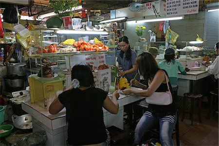 simsearch:855-03021954,k - Foodstall at Cho Ben Thanh market,Ho Chi Minh City,Vietnam Stock Photo - Rights-Managed, Code: 855-03022138