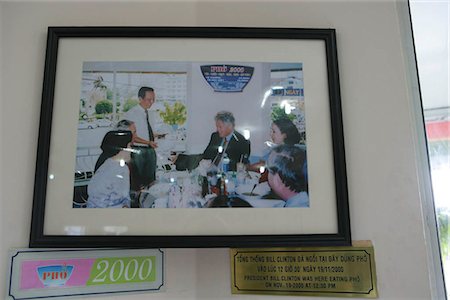 simsearch:855-02987109,k - A pho restaurant where former US president Bill Clinton visited twice during his visit to Ho Chi Minh City,Vietnam Foto de stock - Con derechos protegidos, Código: 855-03022141