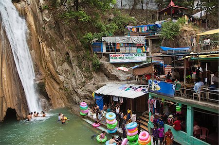 fun falling - Small shops at the Kempty Falls, Mussoorie, Uttarakhand, India Photographie de stock - Rights-Managed, Code: 857-06721613
