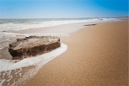 Surf with rock on the beach, Dwarka Beach, Dwarka, Gujarat, India Foto de stock - Con derechos protegidos, Código: 857-06721686