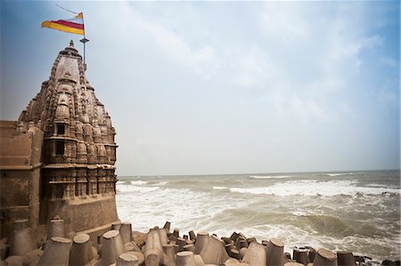 Hindu temple at Dwarka Beach, Dwarka, Gujarat, India Foto de stock - Con derechos protegidos, Código: 857-06721680