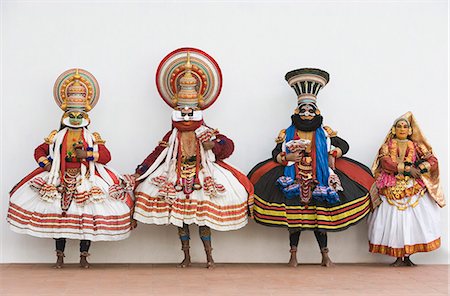 face front man - Four people kathakali dancing Foto de stock - Con derechos protegidos, Código: 857-03192871