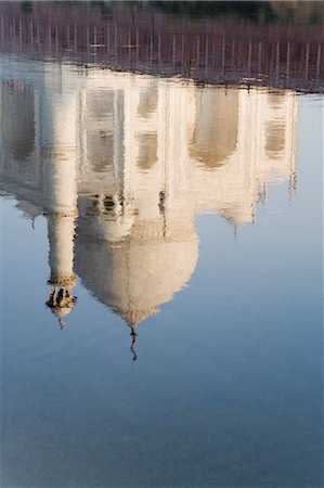 simsearch:857-03193051,k - Reflection of a mausoleum in a river, Taj Mahal, Yamuna River, Agra, Uttar Pradesh, India Stock Photo - Rights-Managed, Code: 857-03193027