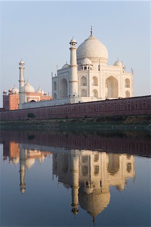 simsearch:857-03193051,k - Reflection of a mausoleum in a river, Taj Mahal, Yamuna River, Agra, Uttar Pradesh, India Stock Photo - Rights-Managed, Code: 857-03193028