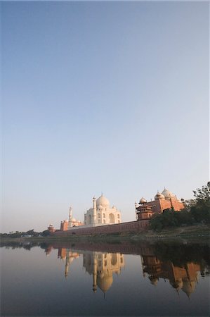 simsearch:857-03193051,k - Reflection of a mausoleum in a river, Taj Mahal, Yamuna River, Agra, Uttar Pradesh, India Stock Photo - Rights-Managed, Code: 857-03193029