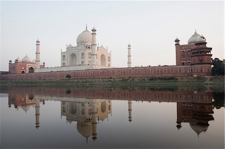 simsearch:857-03193051,k - Reflection of a mausoleum in a river, Taj Mahal, Yamuna River, Agra, Uttar Pradesh, India Stock Photo - Rights-Managed, Code: 857-03193030